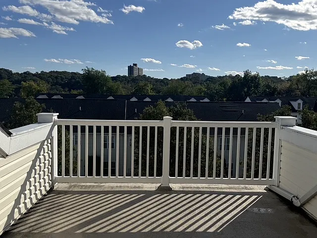 3 bed, 2299 sqft, $3,500 — Photo 2