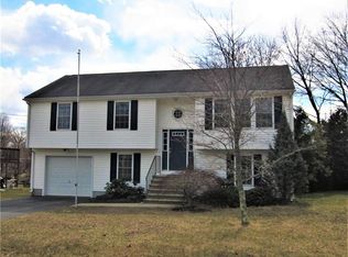 8 Candida Ct, Cumberland, RI 02864