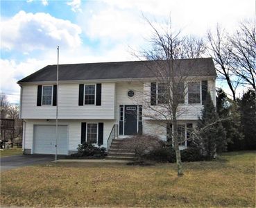 8 Candida Ct, Cumberland, RI, 02864