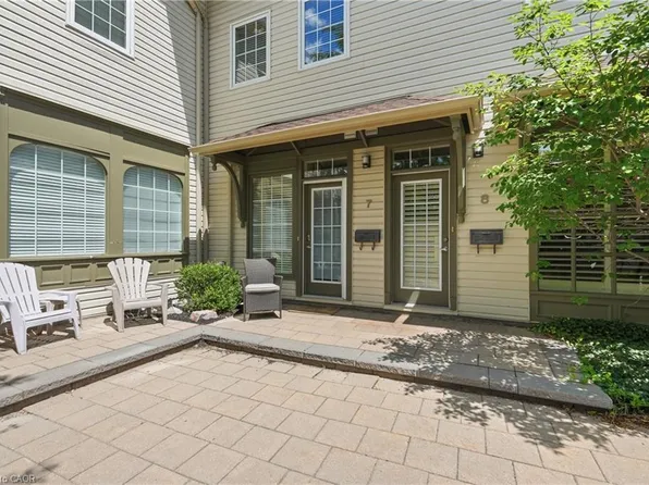 49 Ontario St #7, Grimsby, ON L3M 3H2