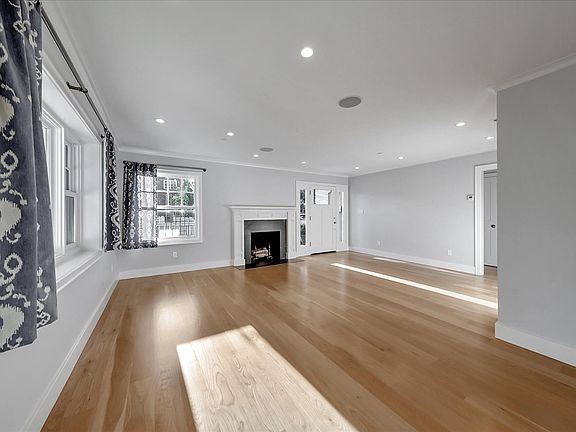 4th image of 1005 Orange Ave