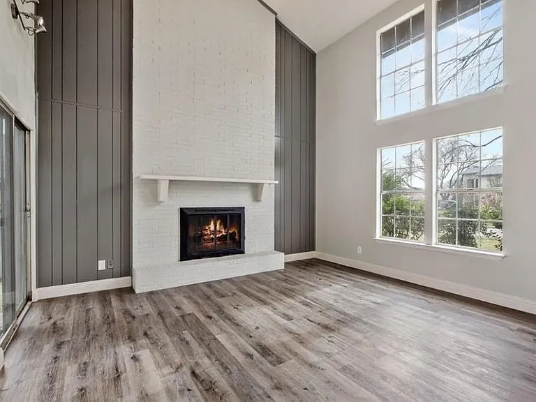 1807 Blake Dr — Photo 2
