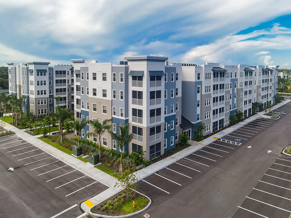 Building Photo 4