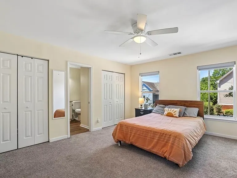 744 Garibaldi St SW — Photo 9