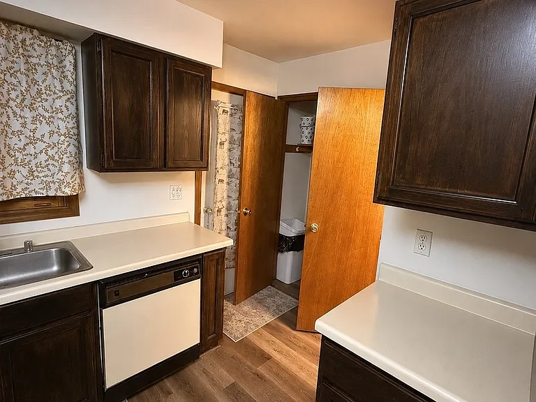 529 Walnut St — Photo 5
