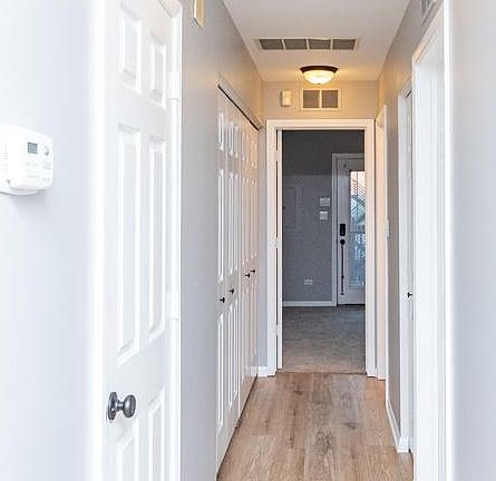 3rd image of 1473 N Larrabee St #B