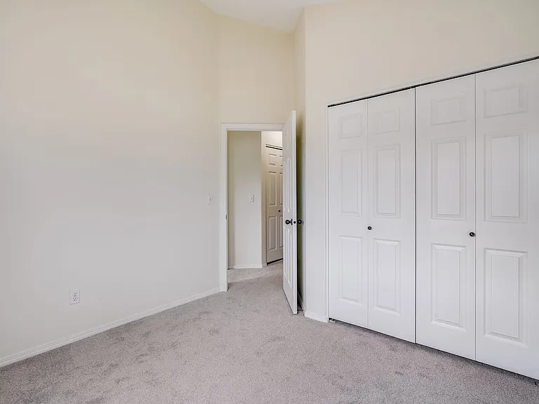 908 SW 175th Ter — Photo 7