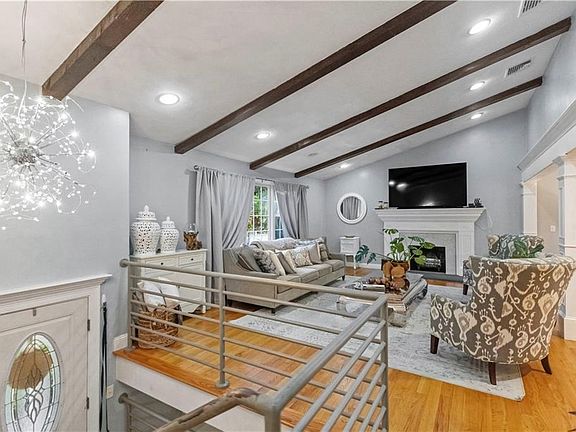 4th image of 22 Gilbert Stuart Dr