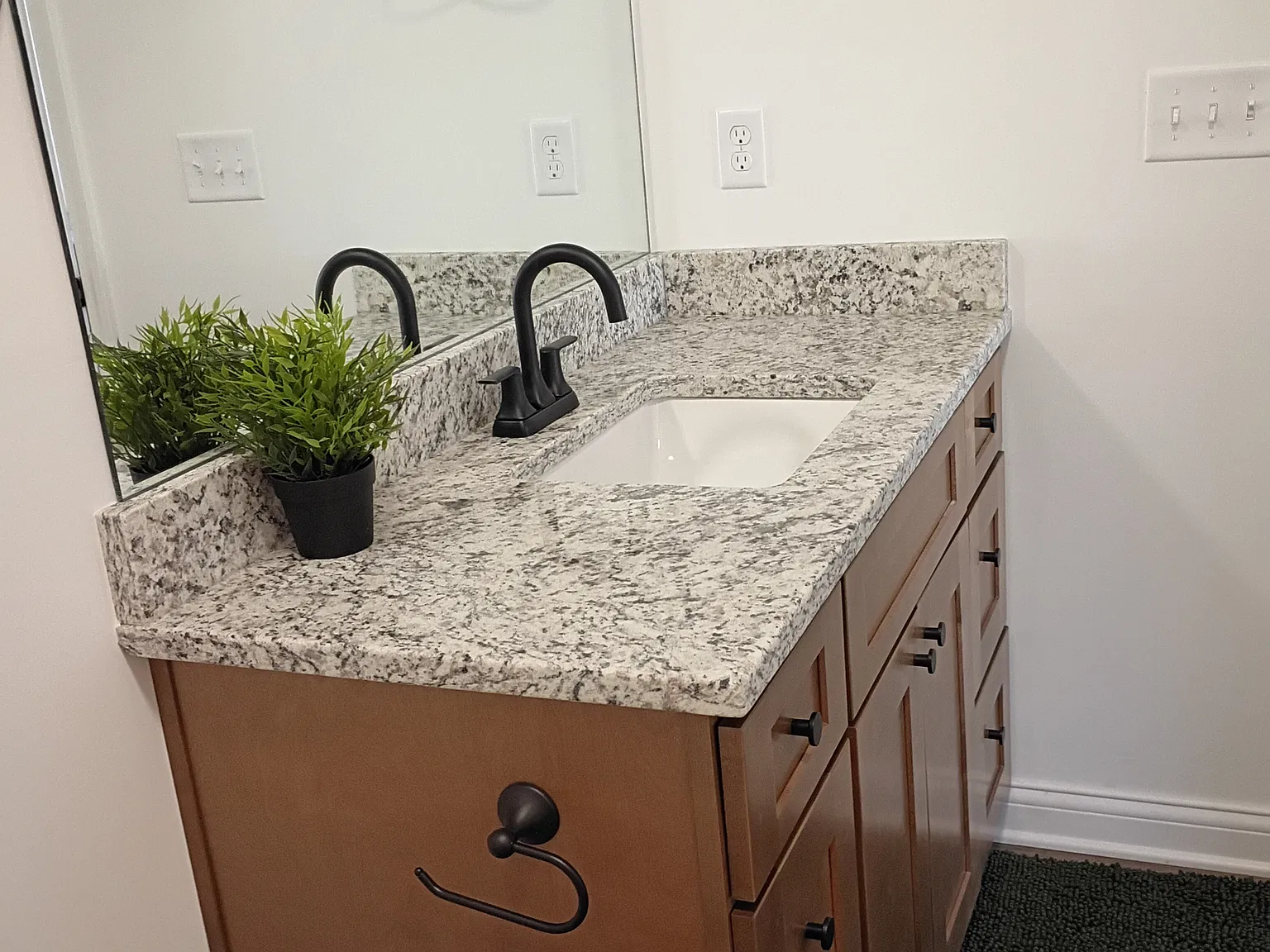 2 bed, 1100 sqft, $1,300 — Photo 4