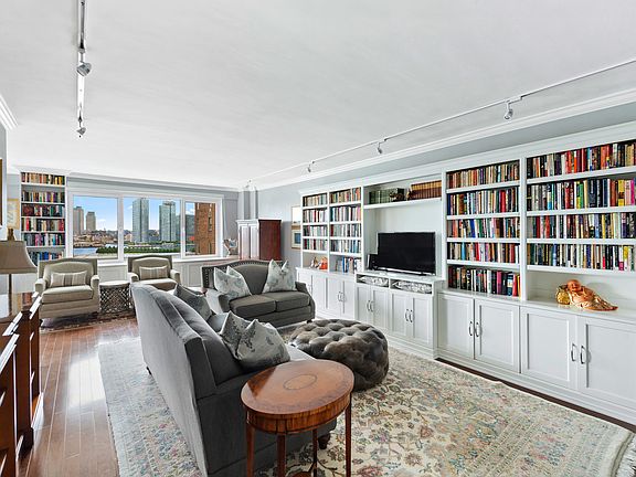 3rd image of 12 Beekman Pl APT 9A