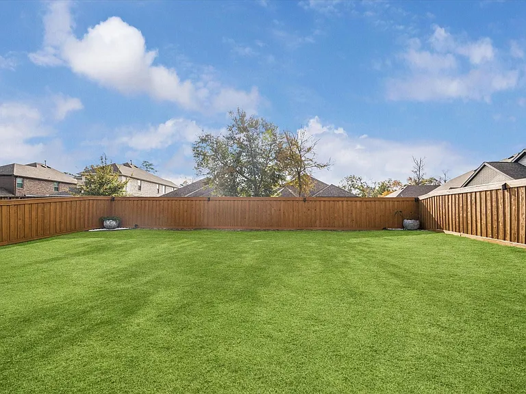 7933 Spring Run Dr — Photo 4