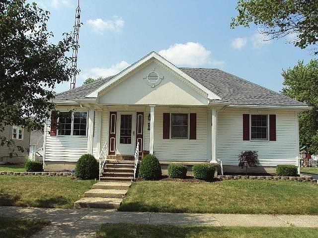 1st image of 406 E Weller St