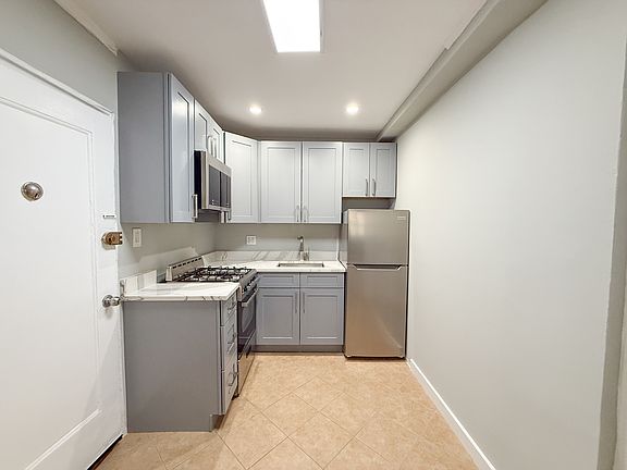 5th image of 302 E Broadway #A