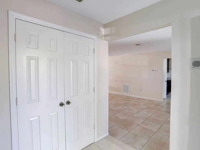 7206 Olympia Ct — Photo 4