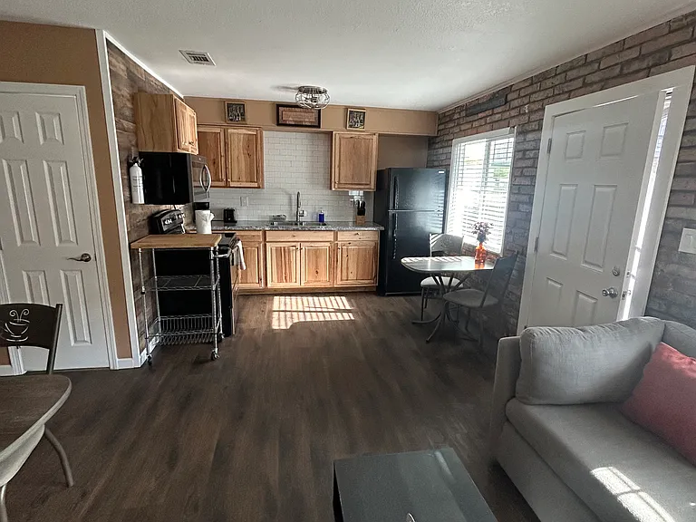 455 Moser Ave #4 — Photo 2