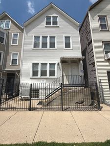 (Undisclosed Address), Chicago, IL, 60609