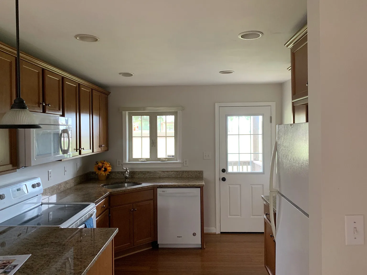 2 bed, 620 sqft, $1,600 — Photo 2
