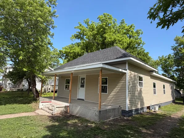 305 E Rock Street, Aurora, MO 65605