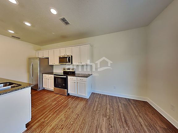 4th image of 8493 Highfield Ave