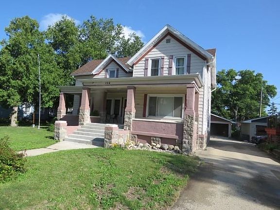 2nd image of 224 W Lake St