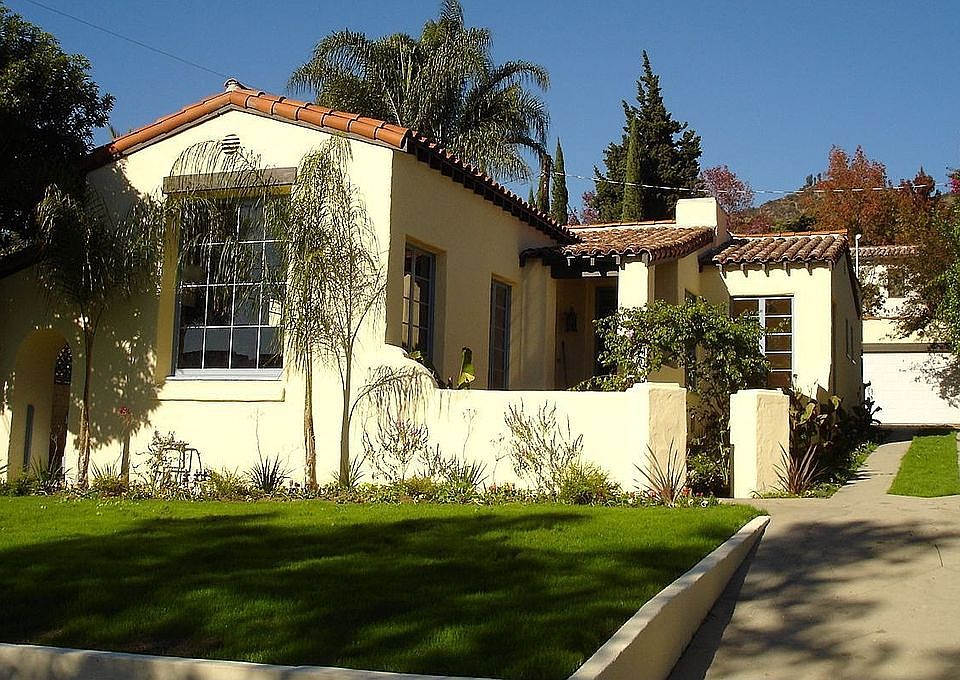 Pristine 3+2 Authentic Spanish on quiet street in Cumberland Heights