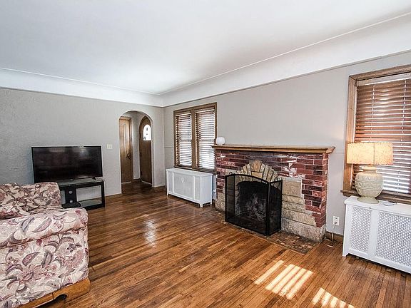 3rd image of 4512 Oakland Ave