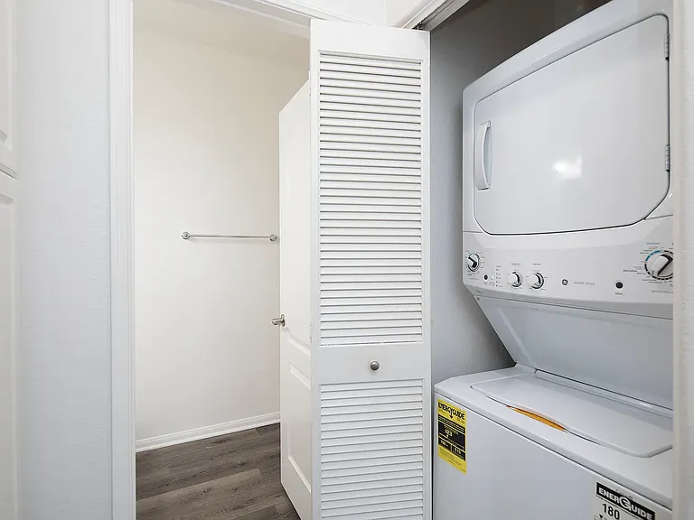 Creek View Condominiums — Photo 35