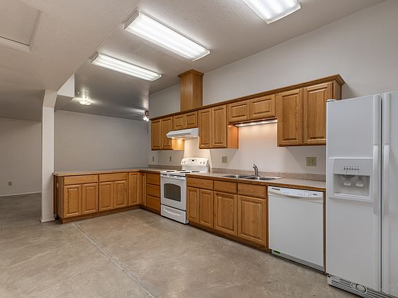 5th image of 308 W 3rd St #6