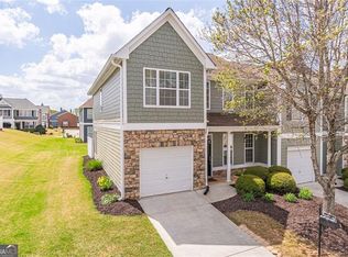 6617 Splashwater Dr, Flowery Branch, GA 30542