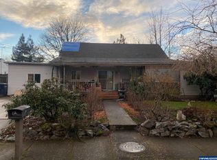 390 S 10th St, Independence, OR 97351