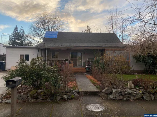 390 S 10th St, Independence, OR 97351