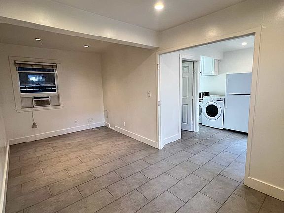4th image of 1152 N Sycamore Ave #1/2
