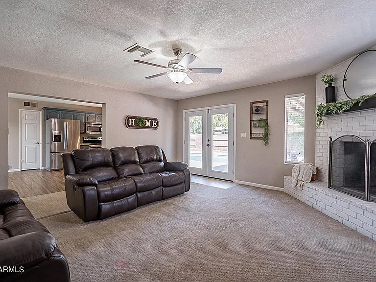 4414 W Altadena Ave — Photo 9