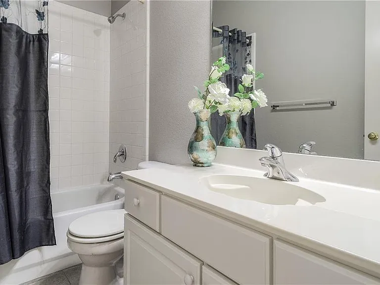 1426 Forest Oaks Ct — Photo 5