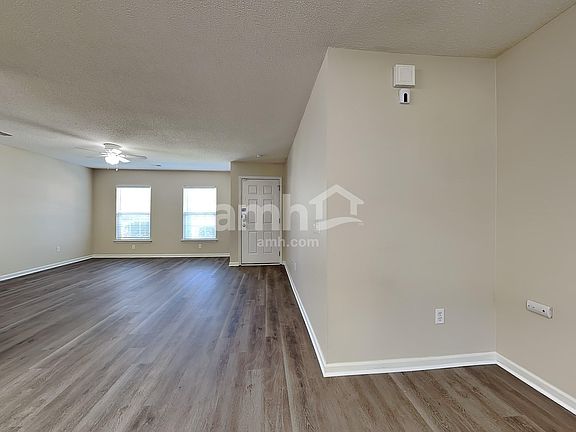 4th image of 1201 Catbird Ct