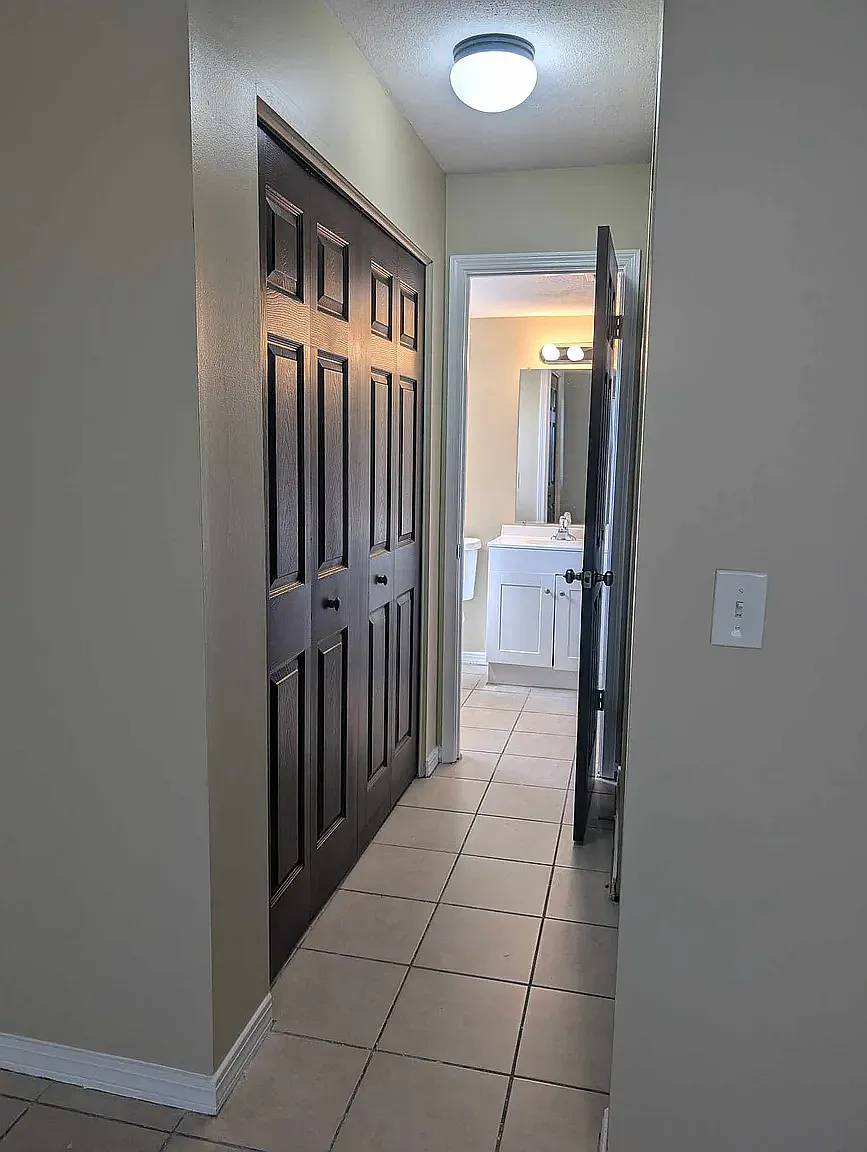 2 bed, 1.5 bath, 920 sqft, $1,000 — Photo 4