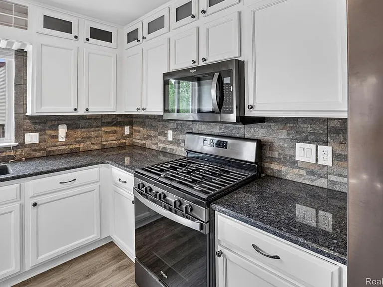 5001 Meadow Crest Cir — Photo 15