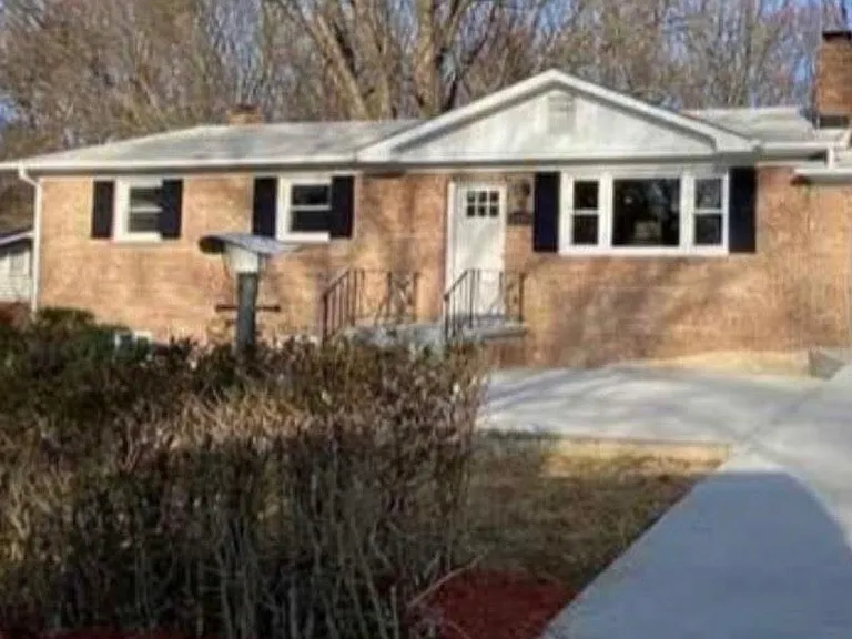8206 Steve Dr — Photo 1