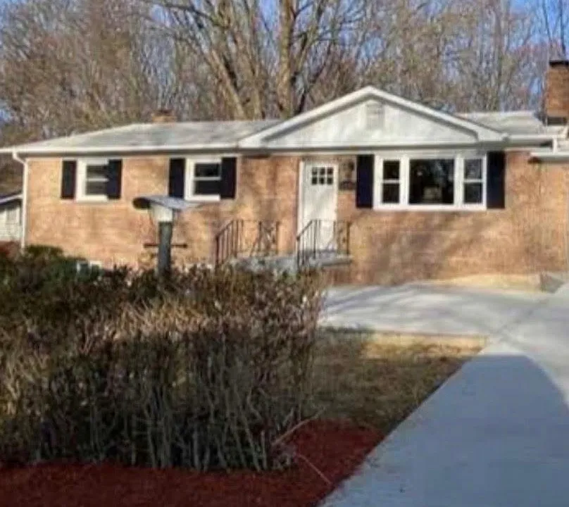 8206 Steve Dr