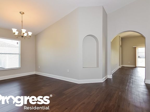 3rd image of 1921 Griffins Green Dr