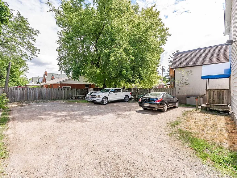 567 Woolwich St #1 — Photo 7