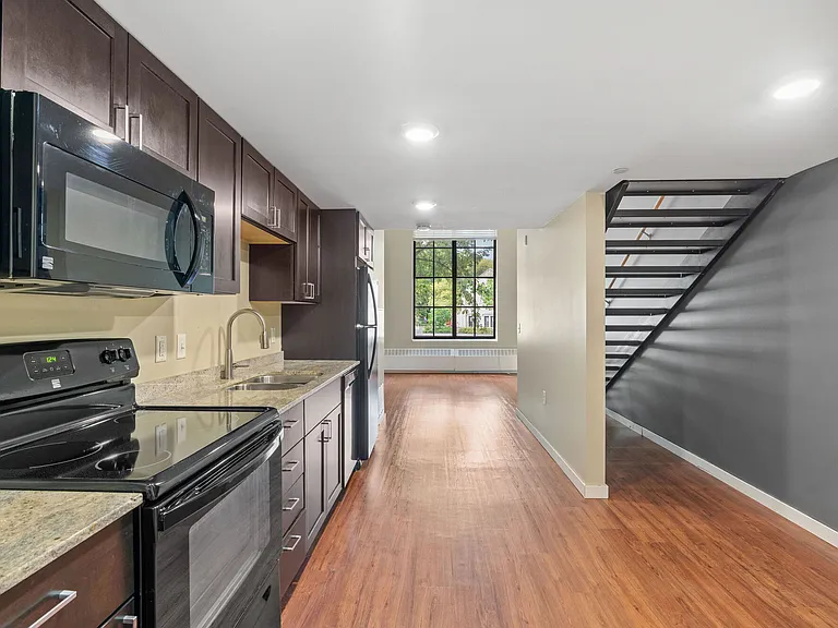 430 Oak Grove — Photo 8
