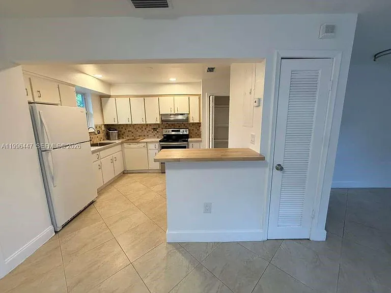 325 NE 131st St — Photo 15