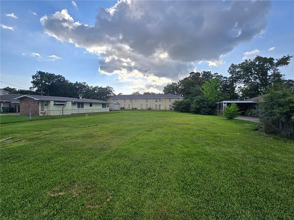 2nd image of 320 Little Farms Ave