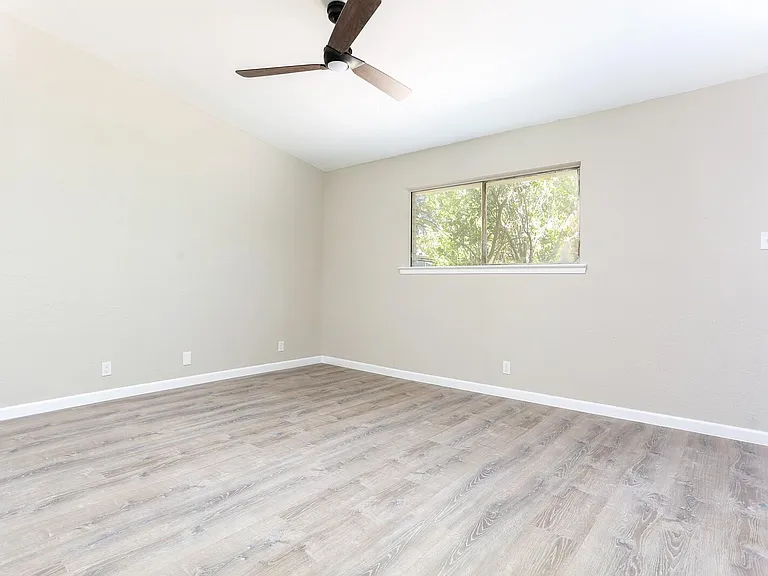 3305 Morning Dr — Photo 11