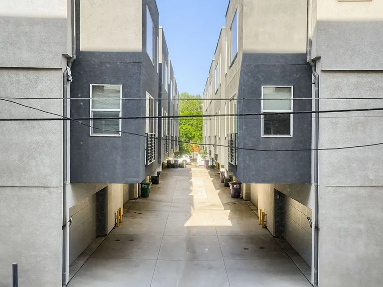 4923 King St — Photo 12