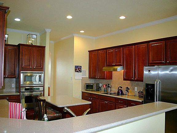 Gorgeous kitchen - Silestone countertops, stainless appliances, walk-in pantry and more!