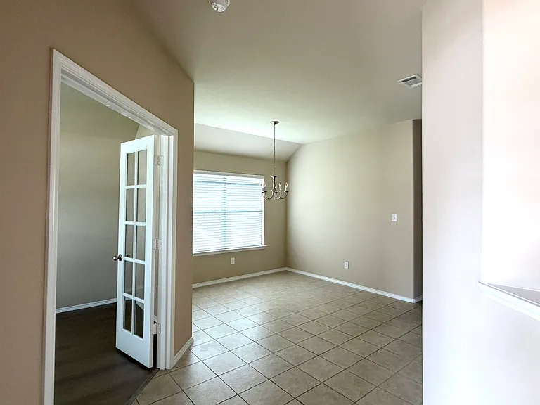 2774 Waterfall Ln — Photo 4