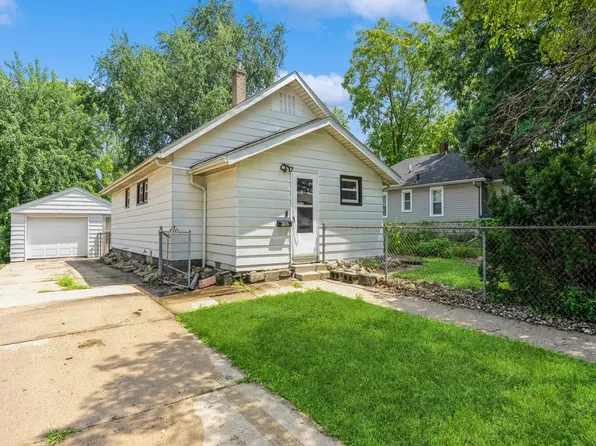 3615 Cambridge St, Des Moines, IA 50313