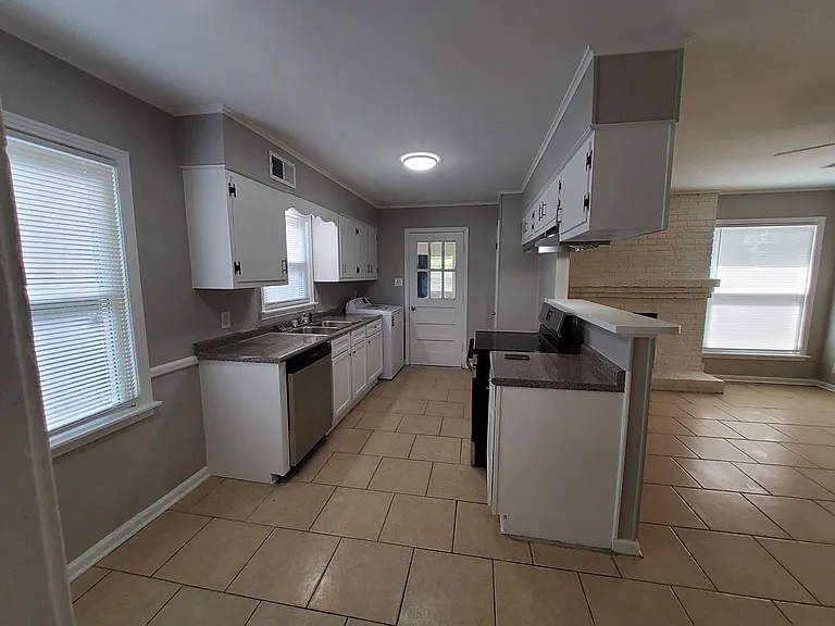 3370 Powers Rd — Photo 22